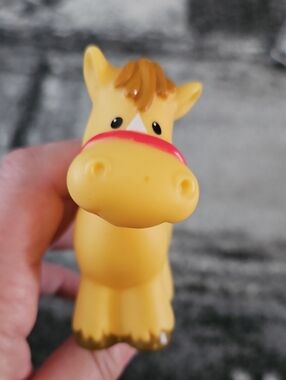 Fisher-Price Little People tan horse figure 